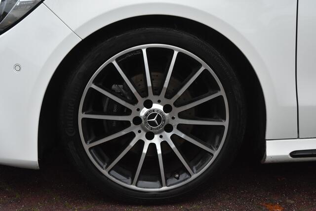 Mercedes-Benz CLA-KLASSE 180 - 2018 | Panoramadak | LED | Parkeersensoren | Keyless Start