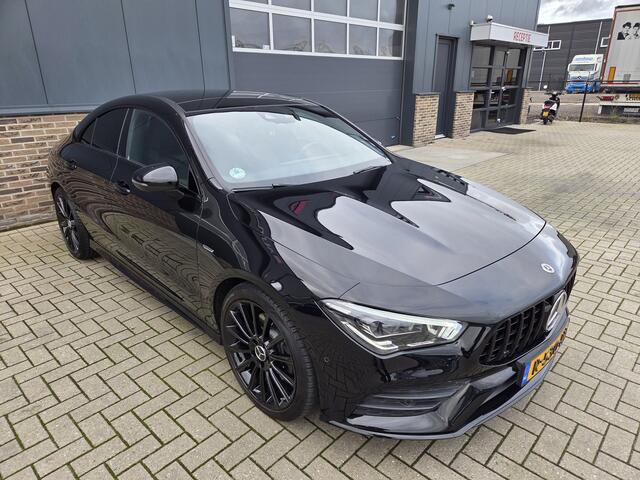 Mercedes-Benz CLA-KLASSE 250 AMG Line,Pano,Sfeerverlichting,Camera,Volgsysteem,Alarm Klasse 3.