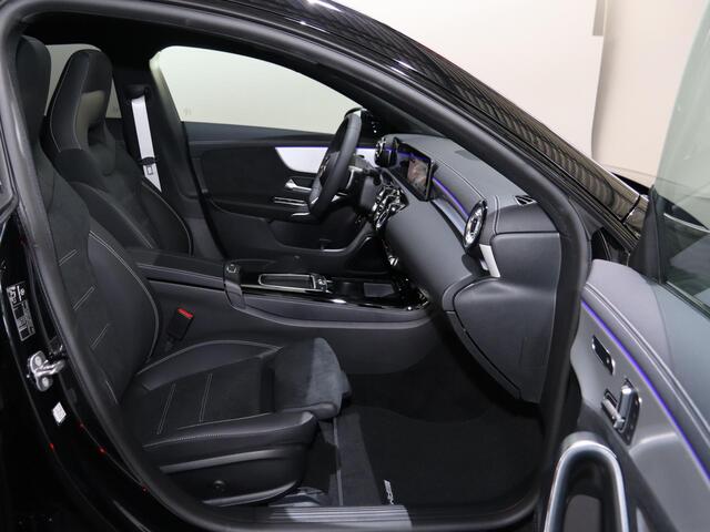 Mercedes-Benz CLA-KLASSE Shooting Brake 180 Business Solution AMG | AMG Line Plus | Nightpakket | Head-up display | 360° camera | Dodehoekassistent | 19 inch AMG Velgen |
