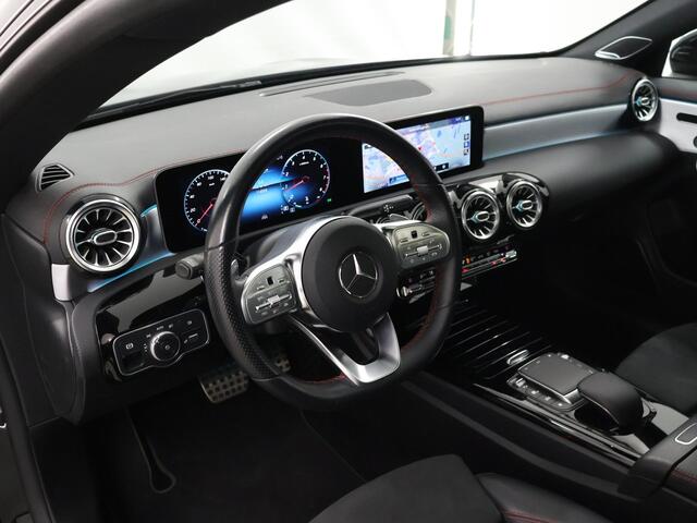 Mercedes-Benz CLA-KLASSE 220 4MATIC Premium Plus | AMG | Panoramadak | Night | Trekhaak | Memory | Stoelverwarming | Widescreen |