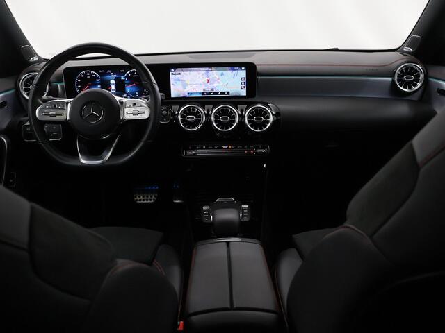 Mercedes-Benz CLA-KLASSE 220 4MATIC Premium Plus | AMG | Panoramadak | Night | Trekhaak | Memory | Stoelverwarming | Widescreen |