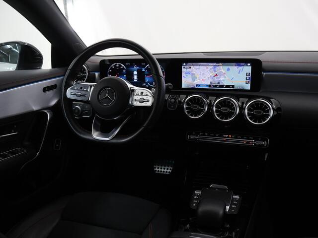 Mercedes-Benz CLA-KLASSE 180 Business Solution AMG | Night | Panoramadak | Multibeam | Stoelverwarming | Sfeerverlichting |