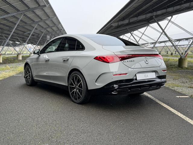 Mercedes-Benz CLA-KLASSE 250+ Launch Edition 85 kWh | Night | Panoramadak | Stoelverwarming | DISTRONIC | Achteruitrijcamera | Dodehoekassistent |