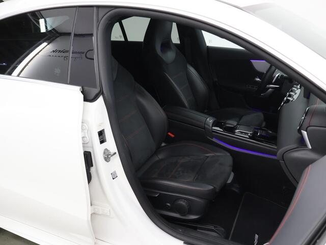Mercedes-Benz CLA-KLASSE 180 Business Solution AMG | Sfeerverlichting | Widescreen | Apple carplay | Parkeercamera | Stoelverwarming |