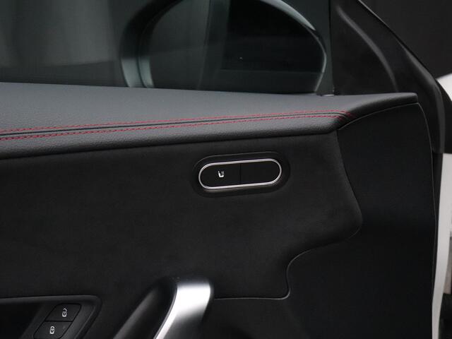 Mercedes-Benz CLA-KLASSE 200 Premium Plus | AMG LINE | PANO-DAK | CAMERA | NAVI | CRUISE | STOELVERW. |