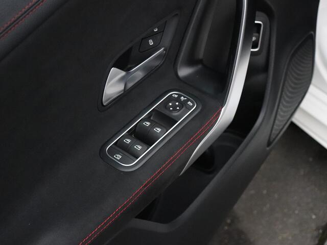 Mercedes-Benz CLA-KLASSE 200 Premium Plus | AMG LINE | PANO-DAK | CAMERA | NAVI | CRUISE | STOELVERW. |