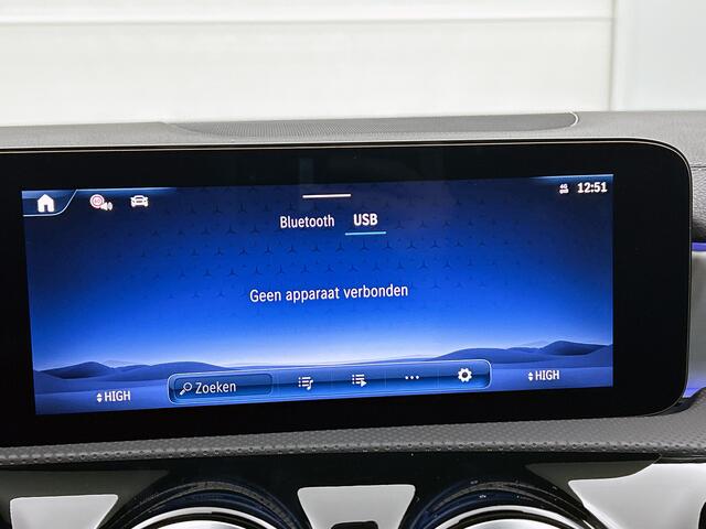 Mercedes-Benz CLA-KLASSE 180 Business Solution AMG | AMG Line Plus pakket | 360° camera | Head-up Display | Augmented Reality navigatie | Memorypakket | Panoramaschuifdak | 19 inch AMG velgen | Sierdelen aluminium |