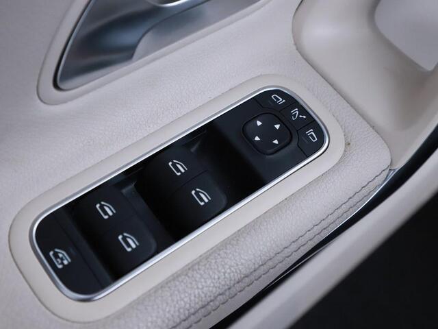 Mercedes-Benz CLA-KLASSE Shooting Brake 200 Aut. Bns. mat grijs Leder/Camera/Trekhaak/Led