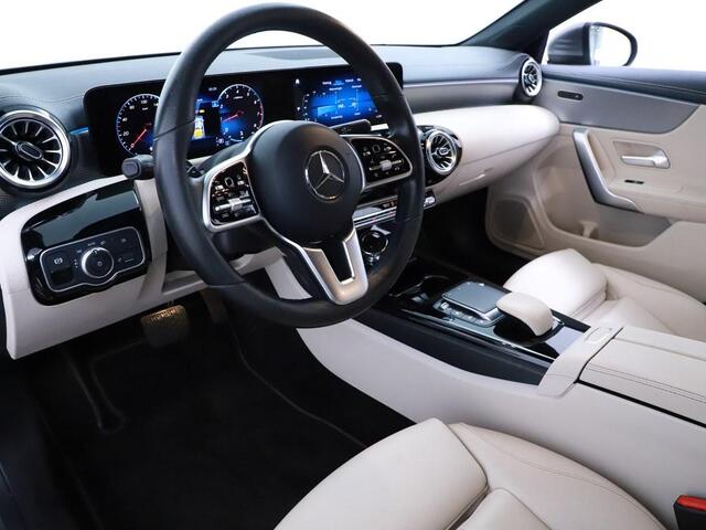 Mercedes-Benz CLA-KLASSE Shooting Brake 200 Aut. Bns. mat grijs Leder/Camera/Trekhaak/Led