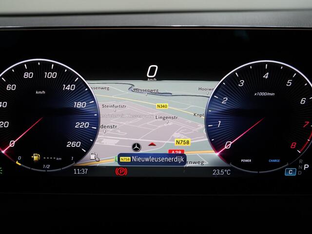Mercedes-Benz CLA-KLASSE 180 Star Edition AMG Line | Panoramaschuifdak | DISTRONIC | Nightpakket | Achteruitrijcamera |