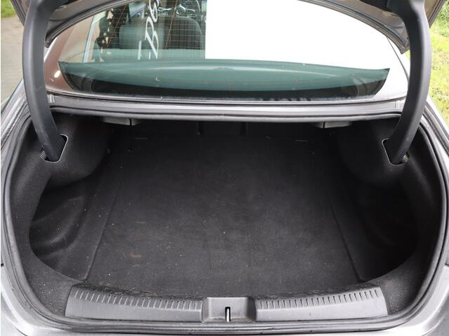 Mercedes-Benz CLA-KLASSE 180 Business Solution Luxury