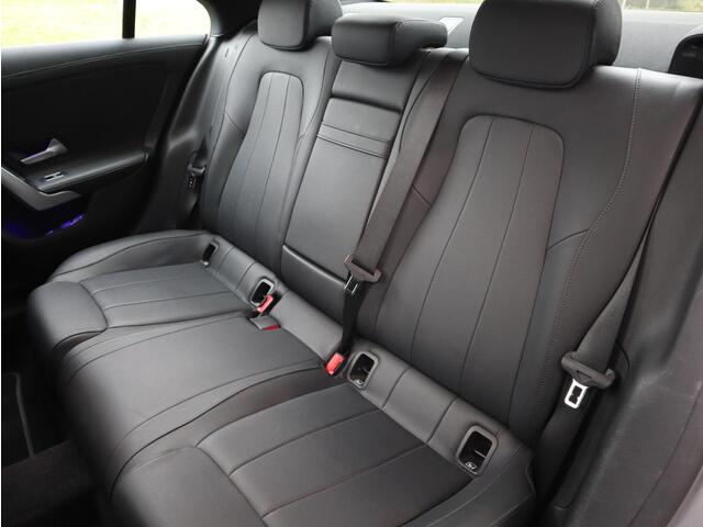 Mercedes-Benz CLA-KLASSE 180 Business Solution Luxury