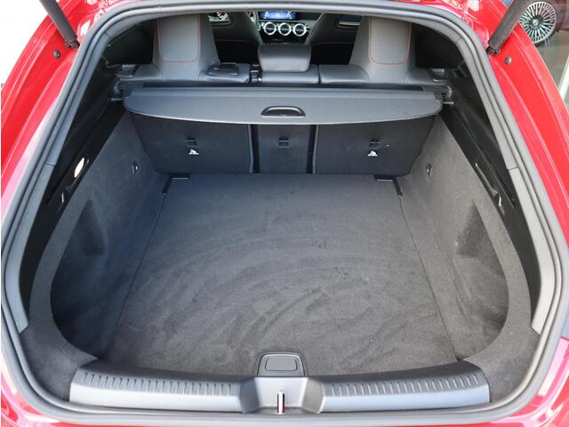 Mercedes-Benz CLA-KLASSE Shooting Brake 180 Star Edition AMG Line | Panoramadak | Navigatie | Multispaak | LED | Camera | Automaat