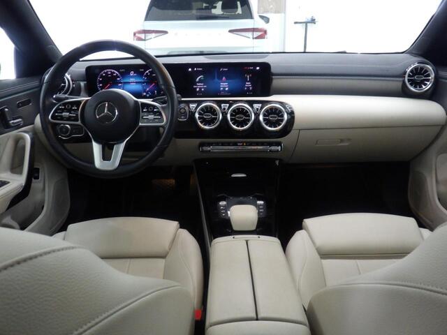 Mercedes-Benz CLA-KLASSE Shooting Brake 200 Aut. DCT Luxury BUITENKANS! Panodak Ambient Light Leder + Memory stoelen PDC VA+Camera Mulitibeam LED NAVI MBUX Augmented Reality NL Auto + NAP