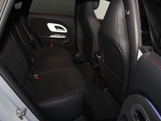 Mercedes-Benz CLA-KLASSE 250+ Launch Edition 85 kWh | Night | Panoramadak | DISTRONIC | Achteruitrijcamera | Dodehoekassistent |