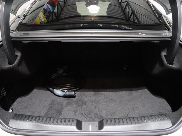 Mercedes-Benz CLA-KLASSE 250+ Launch Edition 85 kWh | Night | Panoramadak | DISTRONIC | Achteruitrijcamera | Dodehoekassistent |