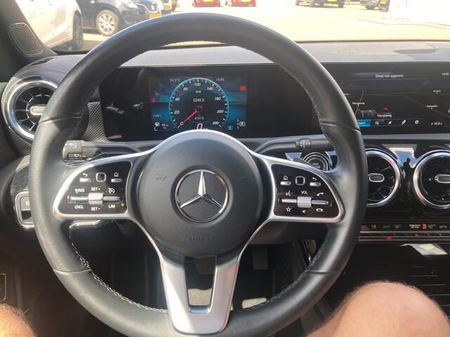 Mercedes-Benz CLA-KLASSE 180 Bus. Sol. AMG AUTOMAAT