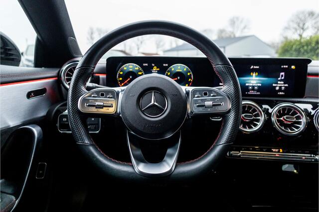Mercedes-Benz CLA-KLASSE 180 AMG Line | Pano | Camera | 19"