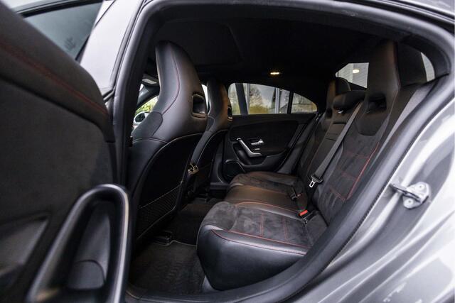 Mercedes-Benz CLA-KLASSE 180 AMG Line | Pano | Camera | 19"