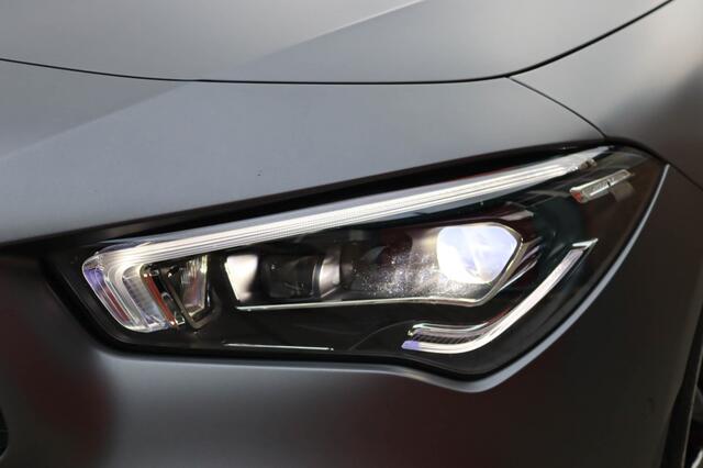 Mercedes-Benz CLA-KLASSE Shooting Brake 200 AMG Line Multibeam l Night pakket l Leder l Trekhaak l Leder