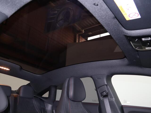 Mercedes-Benz CLA-KLASSE 250+ Launch Edition 85 kWh | Night | Panoramadak | DISTRONIC | Achteruitrijcamera | Dodehoekassistent | Trekhaak |