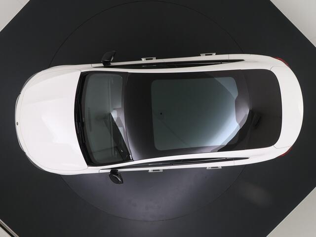 Mercedes-Benz CLA-KLASSE 250+ Launch Edition 85 kWh Accu | Memorystoelen | Warmtepomp | Multibeam Led | Stoelverwarming Voorin | Distronic Cruise Control | Achteruitrijcamera | Nightpakket | Dodehoekassistent