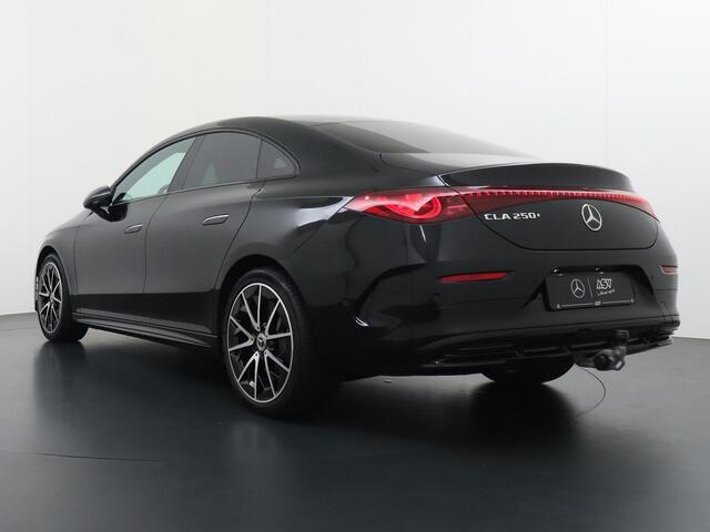 Mercedes-Benz CLA-KLASSE 250+ Launch Edition 85 kWh Accu | Trekhaak Wegklapbaar | Memorystoelen | Warmtepomp | Multibeam Led | Stoelverwarming Voorin | Distronic Cruise Control | Achteruitrijcamera | Nightpakket | Dodehoekassistent