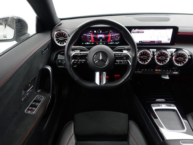 Mercedes-Benz CLA-KLASSE 250 e AMG Line Aut- Facelift, 360 camera, Stoplicht camera, Burmester Audio, Panoramadak, Sfeerverlichting