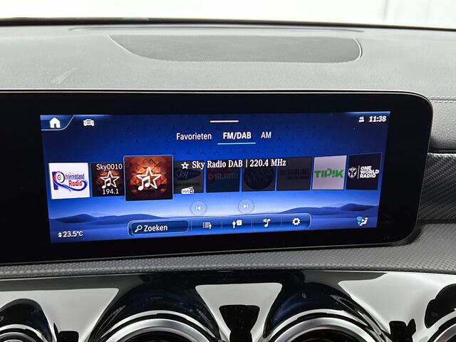 Mercedes-Benz CLA-KLASSE 180 Business Line | Trekhaak | Cruise Control | Stoelverwarming | Inclusief 24 maanden MB Certified garantie voor Europa.