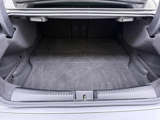 Mercedes-Benz CLA-KLASSE 250e AMG // Keyless Entry // Sfeerverlichting // Camera // 19" AMG Velgen // Apple Carplay // Android Auto // Privacy Glas