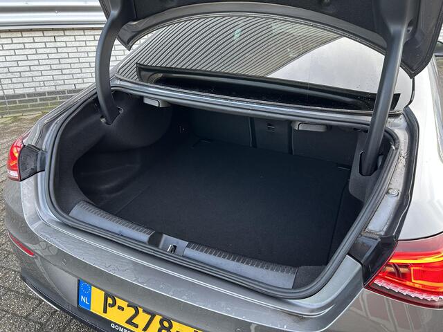 Mercedes-Benz CLA-KLASSE 180 Business Solution AMG | Panoramadak | Stoelverwarming | Sfeerverlichting