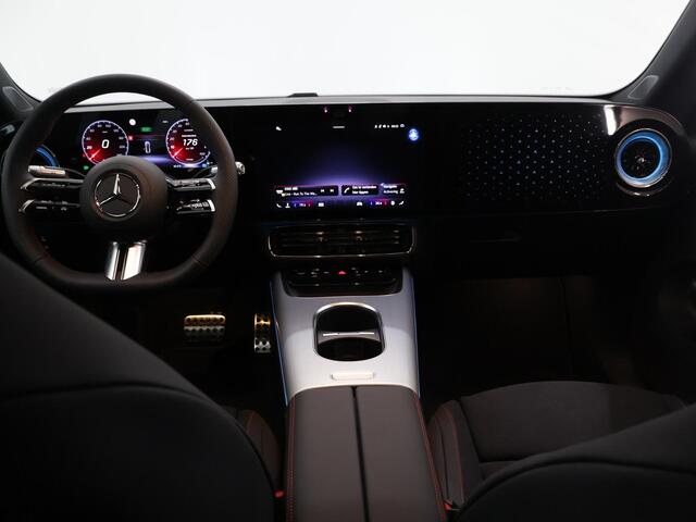 Mercedes-Benz CLA-KLASSE 250+ Launch Edition 85 kWh | Night | Panoramadak | DISTRONIC | Achteruitrijcamera | Dodehoekassistent |