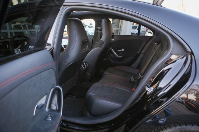 Mercedes-Benz CLA-KLASSE 180 AMG | Pano | Sfeerverlichting | Carplay |