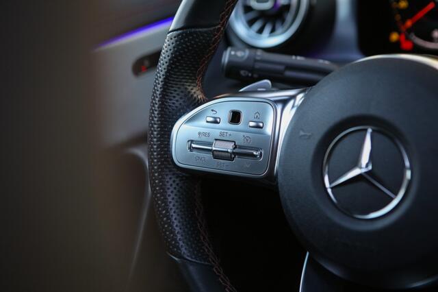 Mercedes-Benz CLA-KLASSE 180 AMG | Pano | Sfeerverlichting | Carplay |