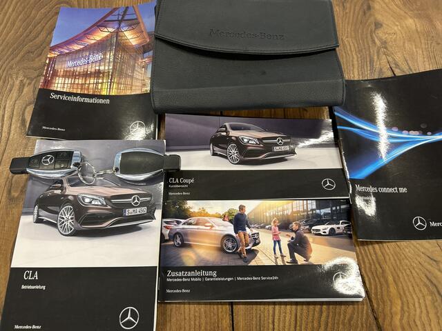 Mercedes-Benz CLA-KLASSE 180 Business Solution AMG | Automaat | Lederen/Alcantara bekleding | Cruise control | Adaptief onderstel | Elek. inklapbare spiegels | Navigatie | Stoelverwarming