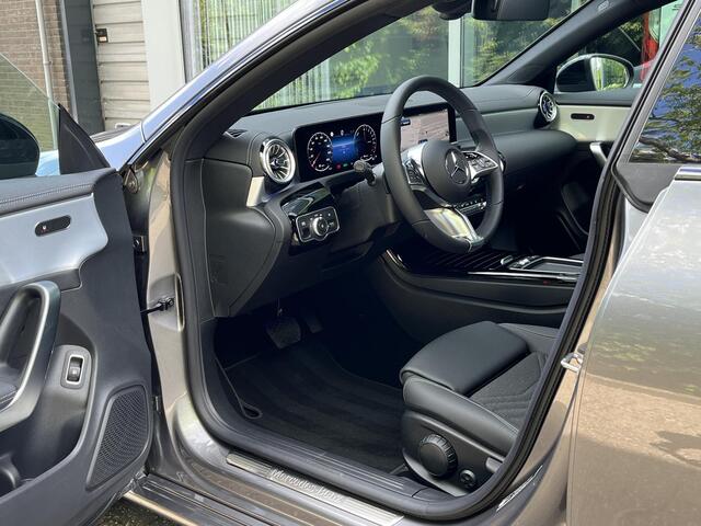 Mercedes-Benz CLA-KLASSE Shooting Brake 250 e Star Edition Luxury | Panoramadak | Nightpakket | MULTIBEAM LED | Dodehoekassistent | Sfeerverlichting | Stoelverwarming | Apple CarPlay | Android Auto | Achteruitrijcamera