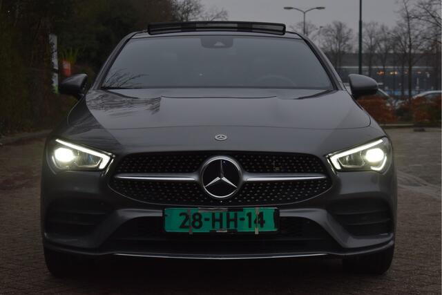 Mercedes-Benz CLA-KLASSE Shooting Brake 250 e Business Solution AMG Limited 218 pk | Open dak | Camera | Carplay | Widescreen | Sfeerverlichting | Stoelverwarming | Full LED