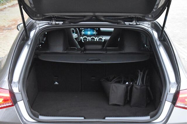 Mercedes-Benz CLA-KLASSE Shooting Brake 250 e Business Solution AMG Limited 218 pk | Open dak | Camera | Carplay | Widescreen | Sfeerverlichting | Stoelverwarming | Full LED