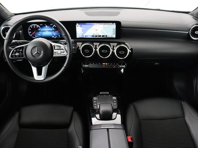 Mercedes-Benz CLA-KLASSE Shooting Brake 180 Business Solution | Stoelverwarming | Carplay | Camera | Half leder | Widescreen | Dodehoek detectie | Navigatie | Park Assist