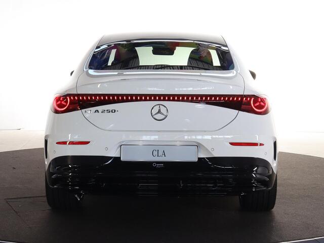 Mercedes-Benz CLA-KLASSE 250+ Launch Edition 85 kWh | Night | Panoramadak | DISTRONIC | Achteruitrijcamera | Dodehoekassistent |