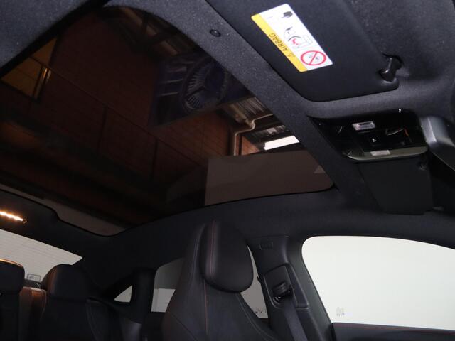 Mercedes-Benz CLA-KLASSE 250+ Launch Edition 85 kWh | Night | Panoramadak | Stoelverwarming | DISTRONIC | Achteruitrijcamera | Dodehoekassistent |