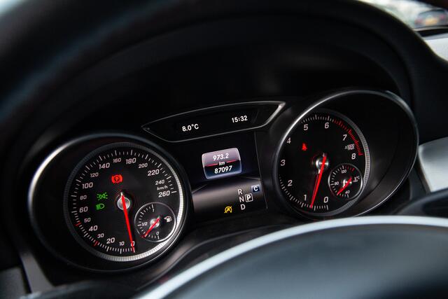 Mercedes-Benz CLA-KLASSE 180 Business Solution AMG Upgrade Edition , Achteruitrijcamera, Stoelverwarming,