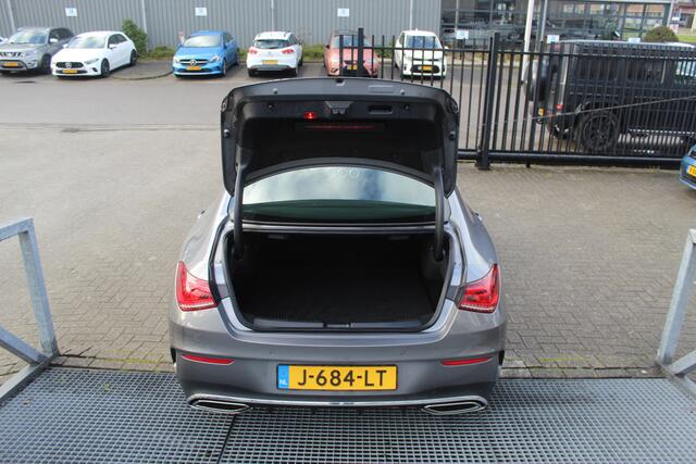 Mercedes-Benz CLA-KLASSE 180 Automaat AMG/Sfeerverlichting/Navigatie/Cruise control/Parkeersensoren rondom/Inklapbare spiegels/Led koplampen/Bluetooth/Lane assist