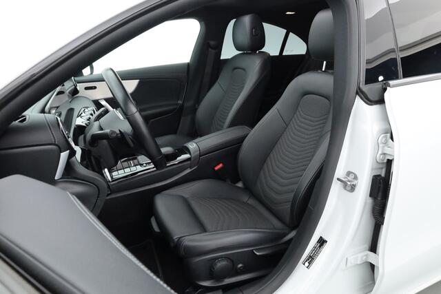 Mercedes-Benz CLA-KLASSE 250 e Luxury Line | Pano | Elek. Trekhaak | Dig. Cockpit | Cruise | Stoelverw. | Camera | Keyless | 18'' | Multibeam