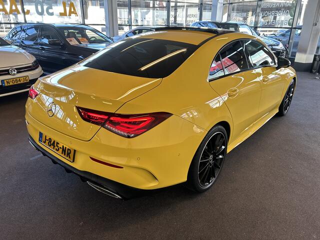 Mercedes-Benz CLA-KLASSE 220 Premium Plus AMG | Panoramadak | Sfeerverlichting | Cruise control | Climate control | Achteruitrijcamera | Stoelverwarming | Lane assist | Elek. inklapbare spiegels | Adaptief onderstel | Navigatie | Lederen/Alcantara bekleding