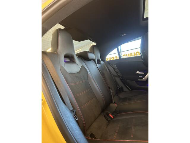 Mercedes-Benz CLA-KLASSE 220 Premium Plus AMG | Panoramadak | Sfeerverlichting | Cruise control | Climate control | Achteruitrijcamera | Stoelverwarming | Lane assist | Elek. inklapbare spiegels | Adaptief onderstel | Navigatie | Lederen/Alcantara bekleding