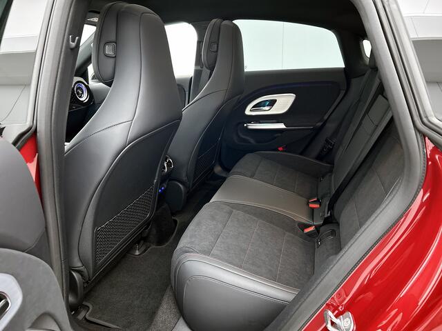 Mercedes-Benz CLA-KLASSE 250+ Launch Edition 85 kWh | Trekhaak | Panoramadak | Warmtepomp | Memorypakket | Smartphone integratie | Multibeam LED | 19 inch AMG velgen | Sierdelen aluminium | Adaptieve cruisecontrol |