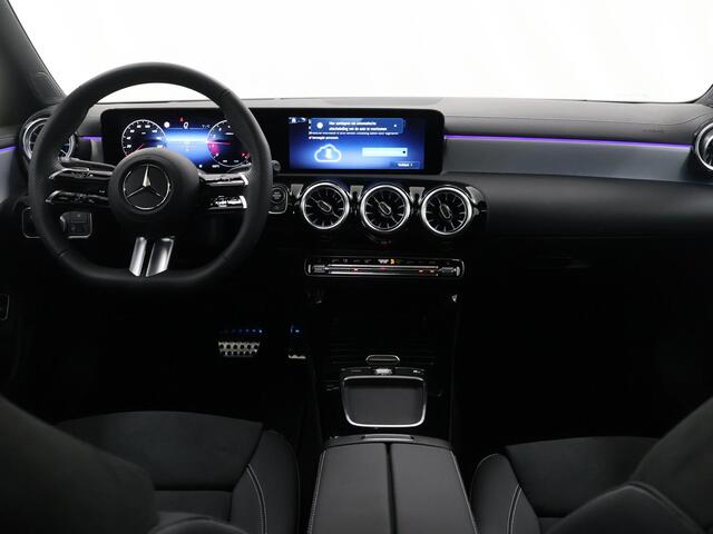 Mercedes-Benz CLA-KLASSE 180 Business Solution AMG | Panoramaschuifdak | AMG Line Plus | Night pakket | Head-up display | 360° camera | 19"AMG velgen |