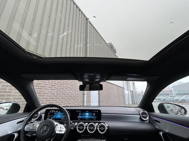 Mercedes-Benz CLA-KLASSE 180 AMG Line | Panoramadak | Sfeerverlichting |