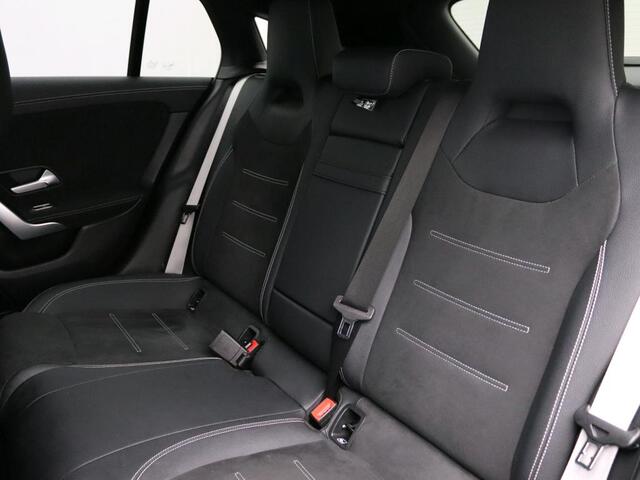 Mercedes-Benz CLA-KLASSE Shooting Brake 250 e Business Solution AMG AMG Line | Night Pakket |Panorama Schuif-Kanteldak | Memory Stoelen | Head-up display | Parkeerpakket met 360°-camera. Inclusief 24 maanden MB Certified garantie voor Europa.